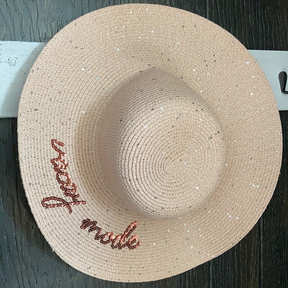 Wide brimmed hat